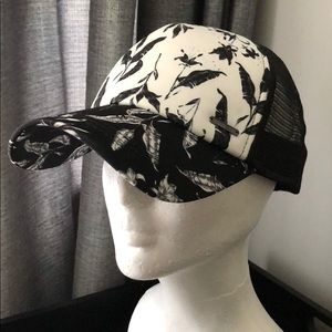 Brand New Ladies Roxy Hat